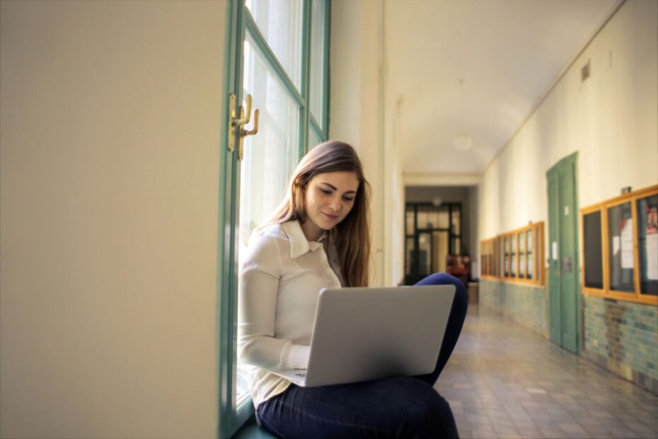 Microlearning em ação com smartphone
